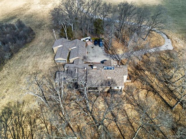 2551 Patterson Lake Road, Pinckney, MI 48169