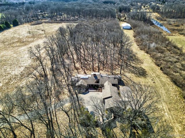 2551 Patterson Lake Road, Pinckney, MI 48169