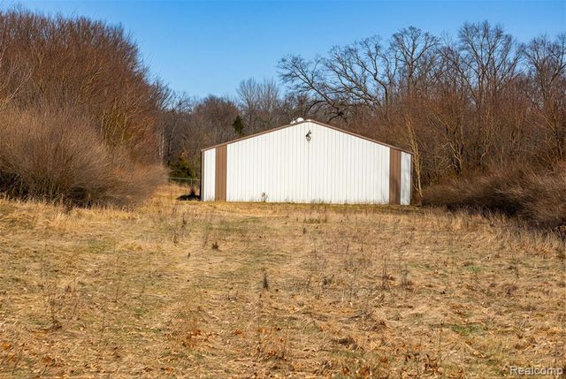 2551 Patterson Lake Road, Pinckney, MI 48169