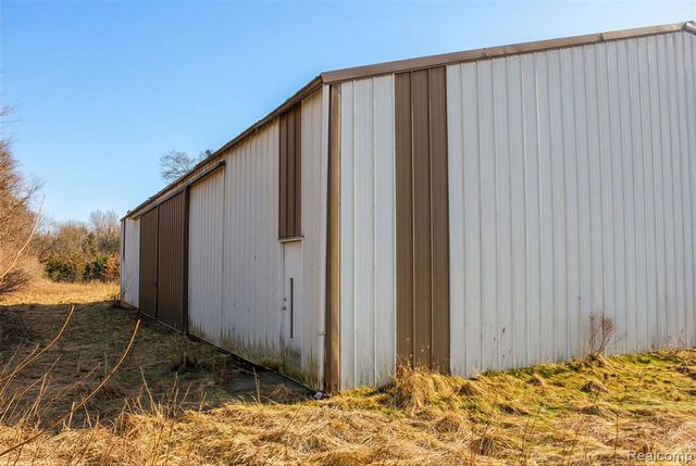 2551 Patterson Lake Road, Pinckney, MI 48169