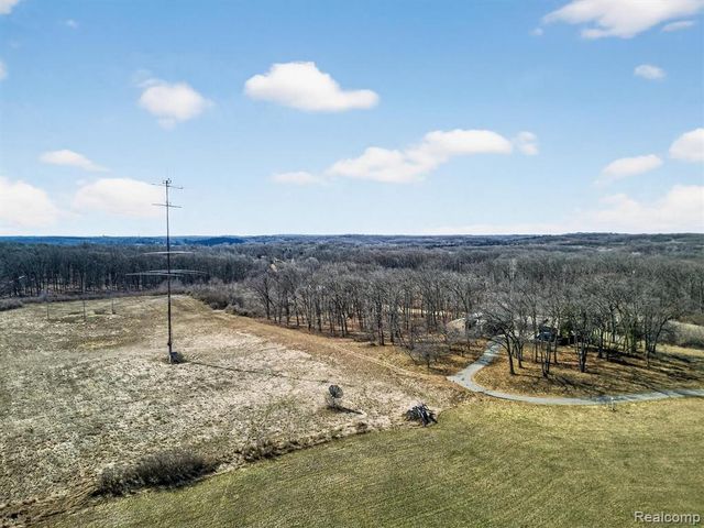 2551 Patterson Lake Road, Pinckney, MI 48169