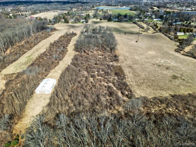 2551 Patterson Lake Road, Pinckney, MI 48169