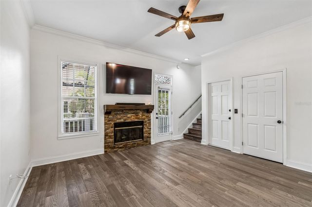 2805 SOUTHPOINTE LANE, Tampa, FL 33611