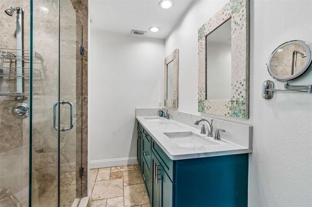 2805 SOUTHPOINTE LANE, Tampa, FL 33611