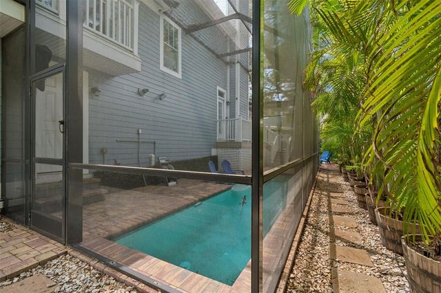 2805 SOUTHPOINTE LANE, Tampa, FL 33611