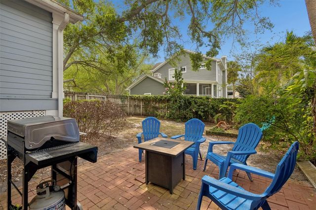 2805 SOUTHPOINTE LANE, Tampa, FL 33611