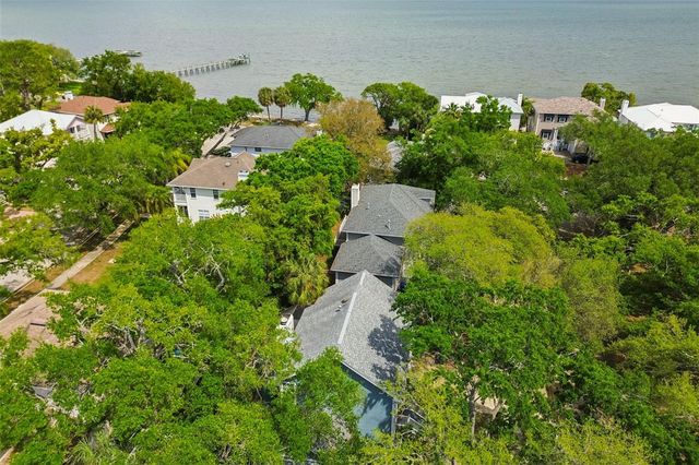 2805 SOUTHPOINTE LANE, Tampa, FL 33611