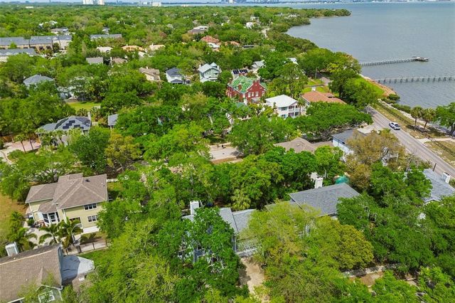 2805 SOUTHPOINTE LANE, Tampa, FL 33611