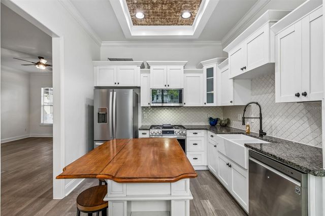 2805 SOUTHPOINTE LANE, Tampa, FL 33611