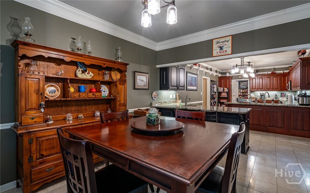 Image 14 of property listing at 325 Twin Oaks Circle, Bogart, GA 30622