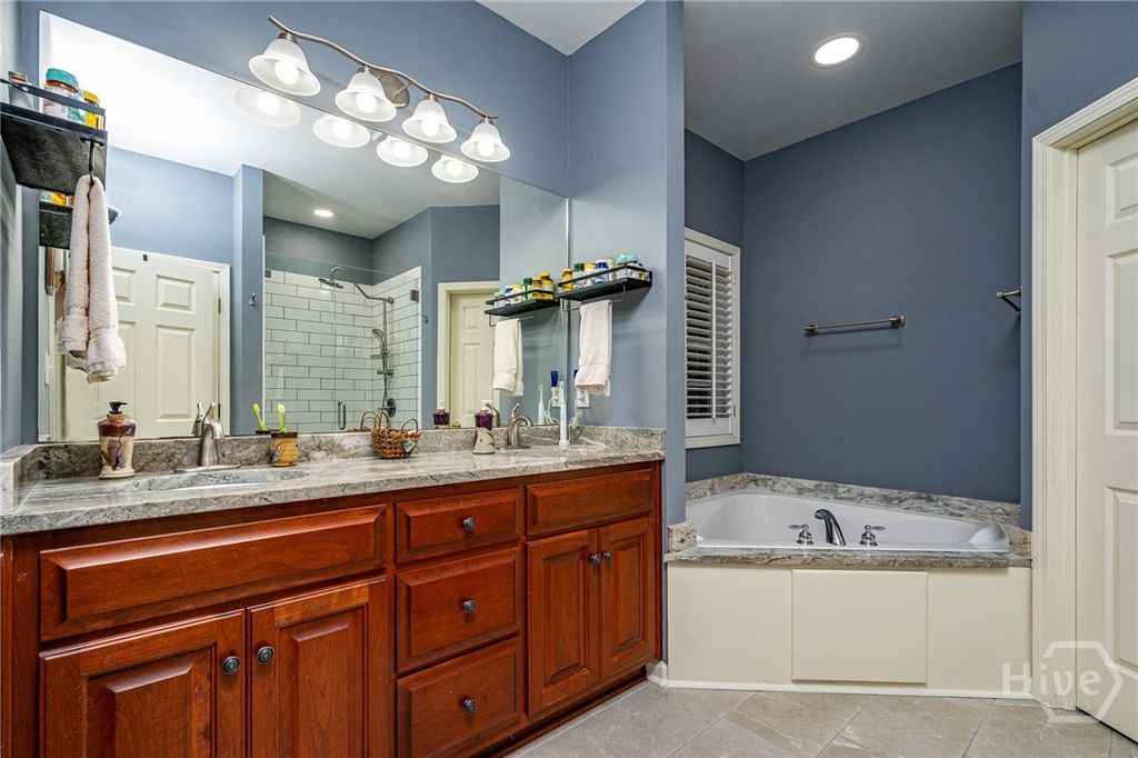 Image 20 of property listing at 325 Twin Oaks Circle, Bogart, GA 30622