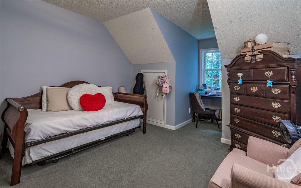 Image 25 of property listing at 325 Twin Oaks Circle, Bogart, GA 30622