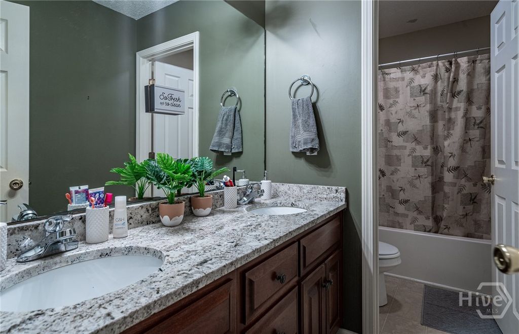 Image 26 of property listing at 325 Twin Oaks Circle, Bogart, GA 30622