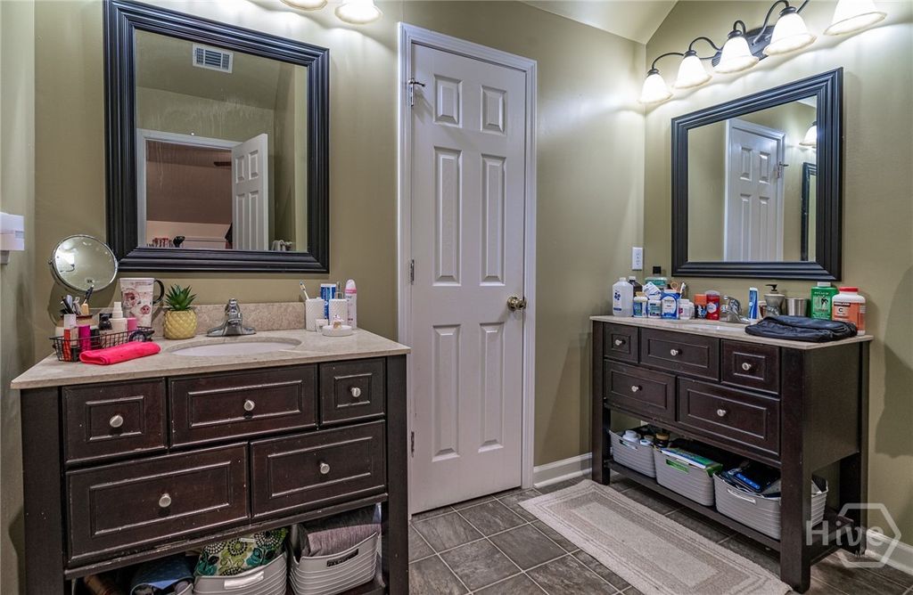 Image 30 of property listing at 325 Twin Oaks Circle, Bogart, GA 30622