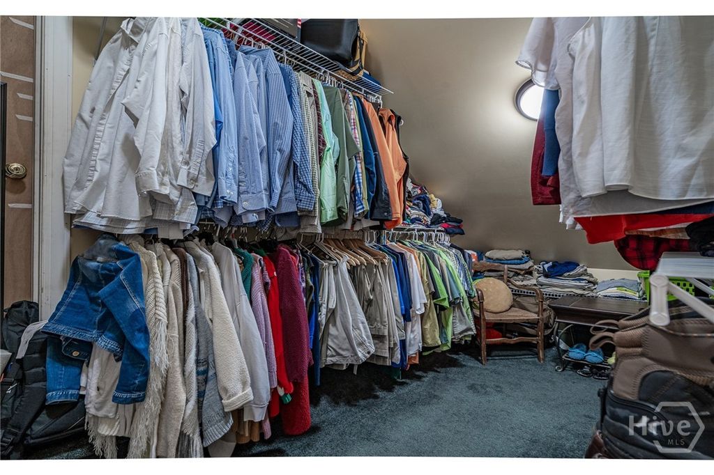 Image 31 of property listing at 325 Twin Oaks Circle, Bogart, GA 30622