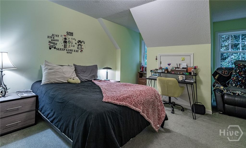 Image 33 of property listing at 325 Twin Oaks Circle, Bogart, GA 30622