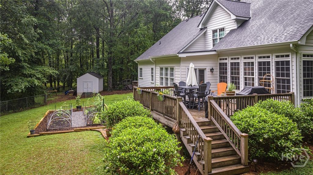 Image 39 of property listing at 325 Twin Oaks Circle, Bogart, GA 30622