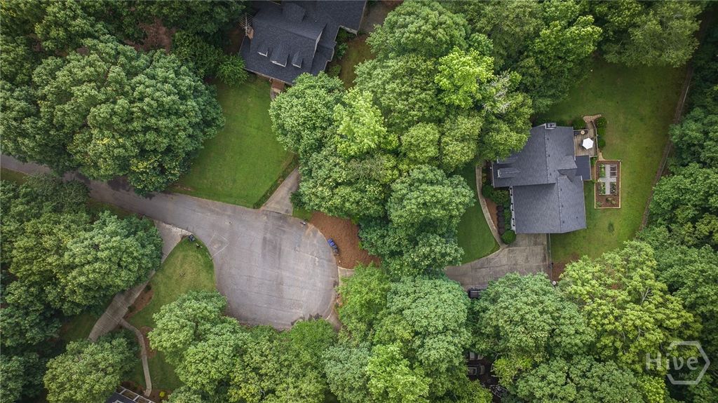 Image 4 of property listing at 325 Twin Oaks Circle, Bogart, GA 30622