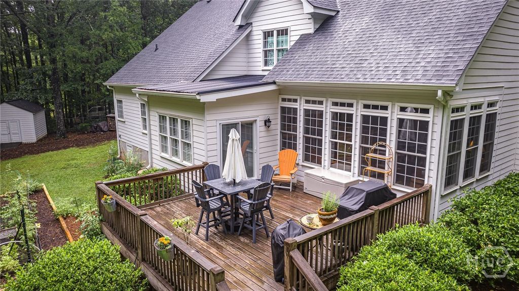 Image 40 of property listing at 325 Twin Oaks Circle, Bogart, GA 30622