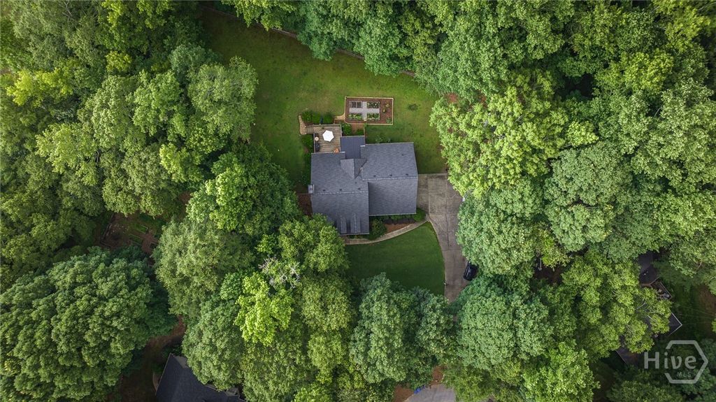 Image 42 of property listing at 325 Twin Oaks Circle, Bogart, GA 30622