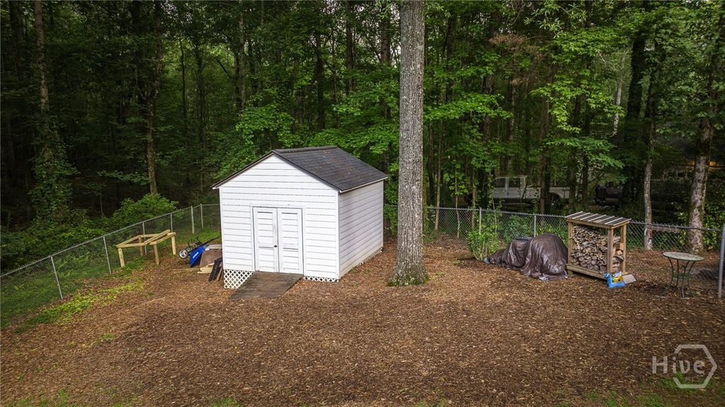 Image 43 of property listing at 325 Twin Oaks Circle, Bogart, GA 30622