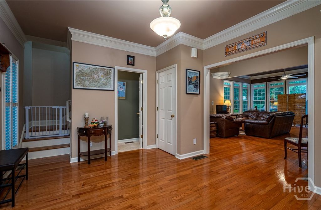 Image 6 of property listing at 325 Twin Oaks Circle, Bogart, GA 30622