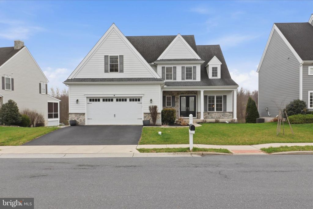 674 INTEGRITY DR, Lititz, PA 17543
