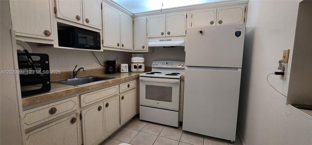 3061 NW 47th Ter 132C, Lauderdale Lakes, FL 33313