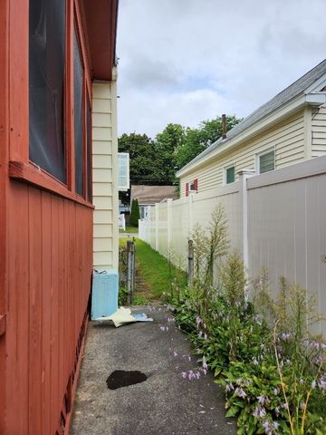 81 King St, Nashua, NH 03060