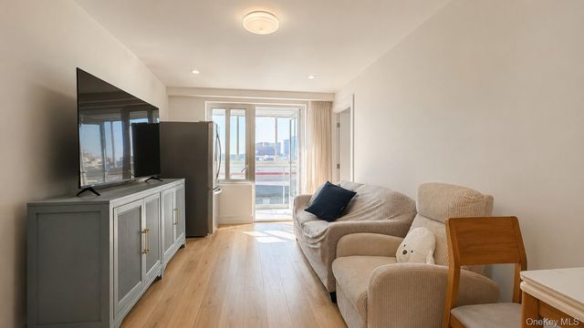 13119 Fowler Avenue 4C, Flushing, NY 11355