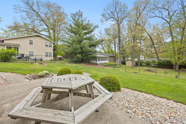 4726 Poinsettia Avenue Se, City Of Kentwood, MI 49508