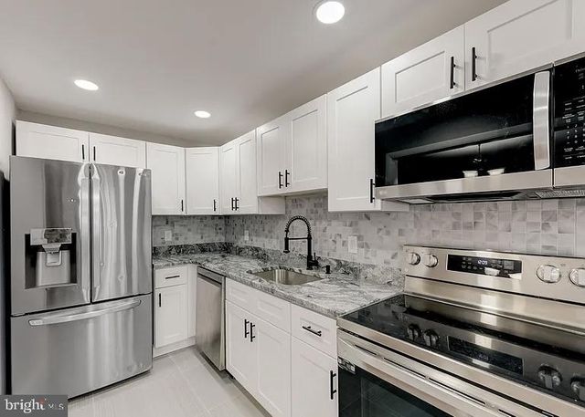 444 WESTMONT DR, Collingdale, PA 19023