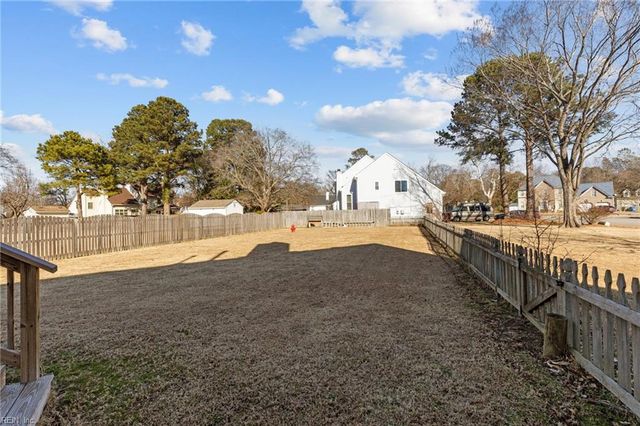 4600 Davids Mill DR, Chesapeake, VA 23321