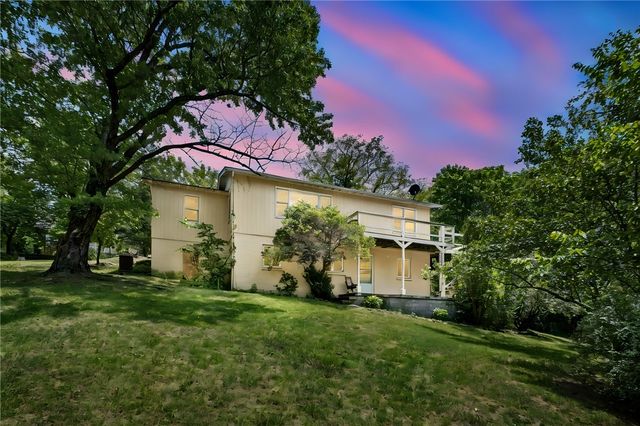 48 White Street, Eureka Springs, AR 72632