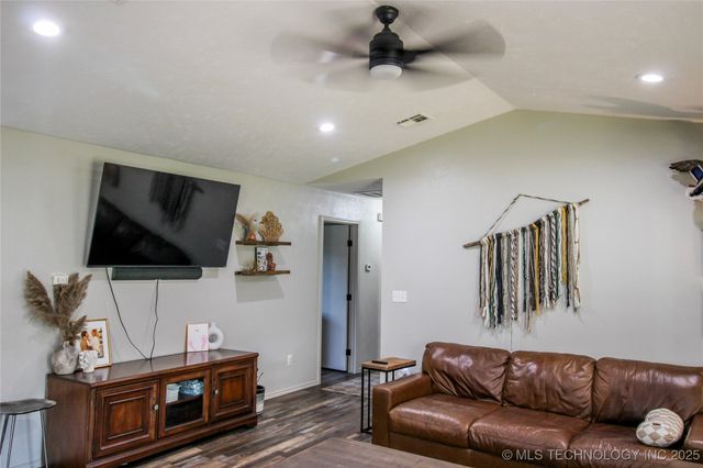 7241 Myall, Lone Grove, OK 73401