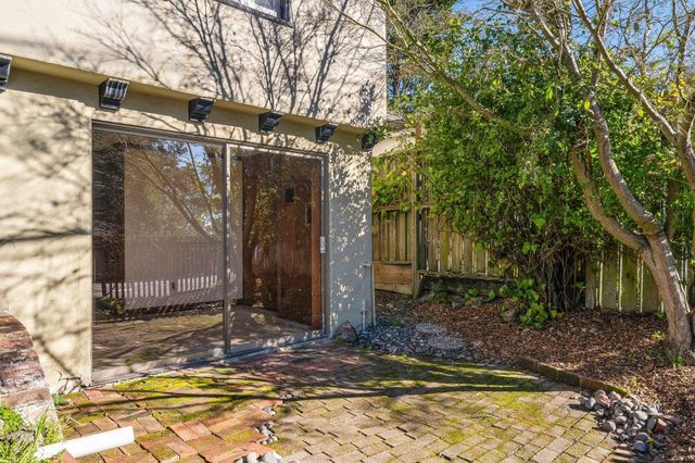 111 Fairlawn Dr, Berkeley, CA 94708