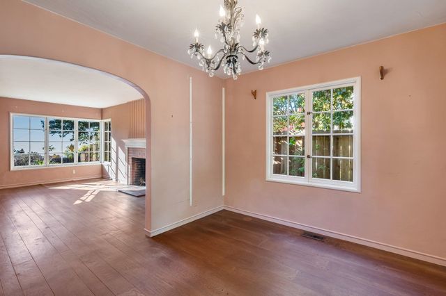 111 Fairlawn Dr, Berkeley, CA 94708