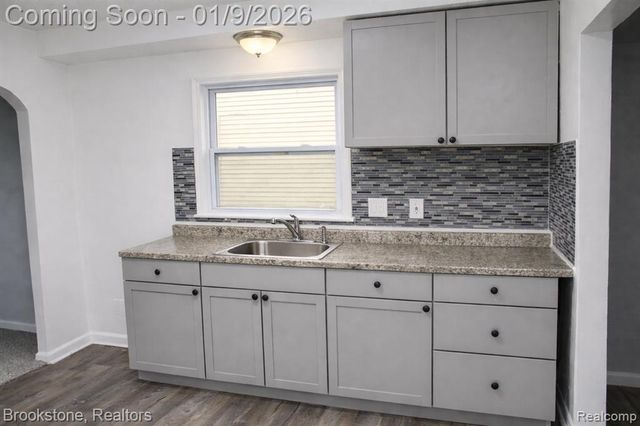 19369 Wakenden, Redford, MI 48240