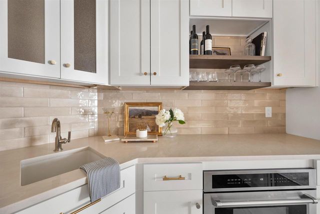 120 STONEBRIDGE COURT, Green Bay, WI 54313