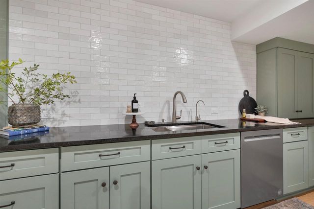 120 STONEBRIDGE COURT, Green Bay, WI 54313