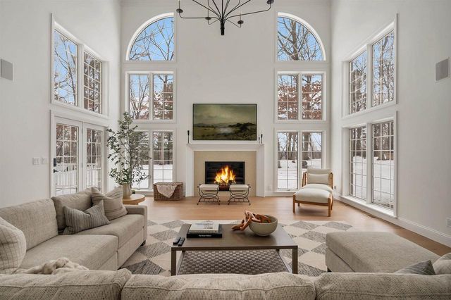 120 STONEBRIDGE COURT, Green Bay, WI 54313