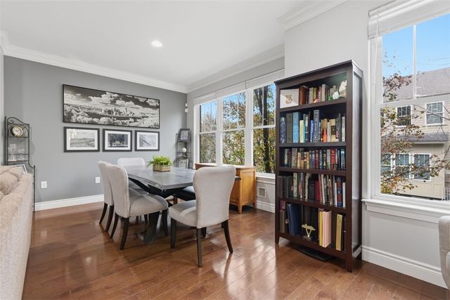 154 Sweetbriar Village Trl, Mt Washington, PA 15211