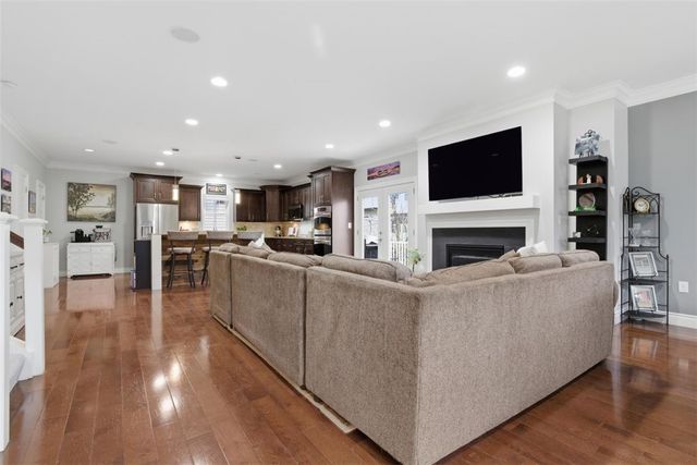 154 Sweetbriar Village Trl, Mt Washington, PA 15211