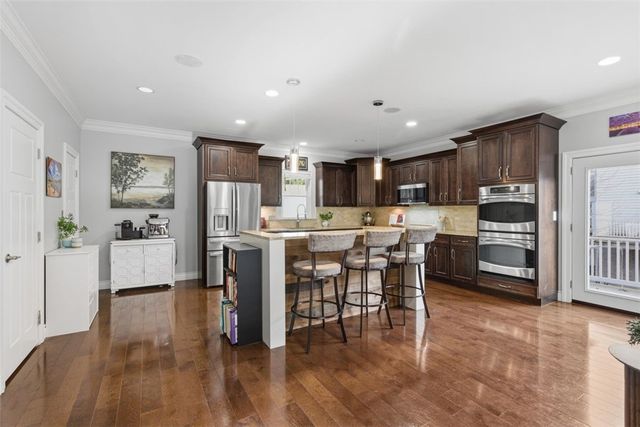 154 Sweetbriar Village Trl, Mt Washington, PA 15211