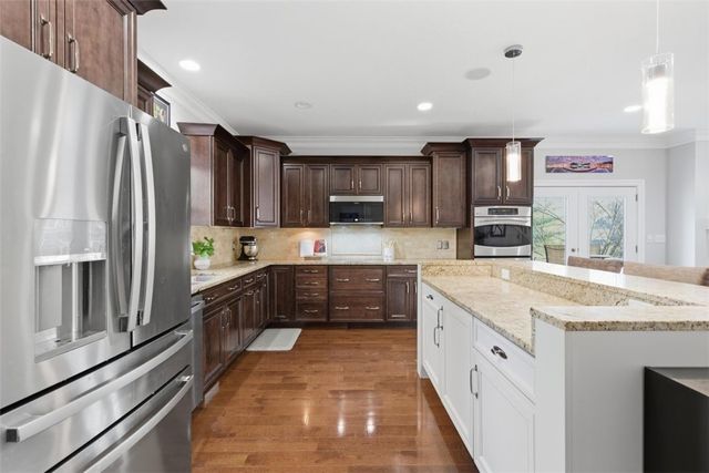 154 Sweetbriar Village Trl, Mt Washington, PA 15211