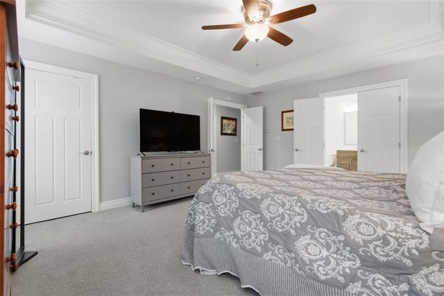 154 Sweetbriar Village Trl, Mt Washington, PA 15211