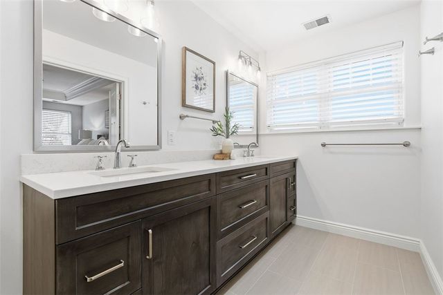 154 Sweetbriar Village Trl, Mt Washington, PA 15211