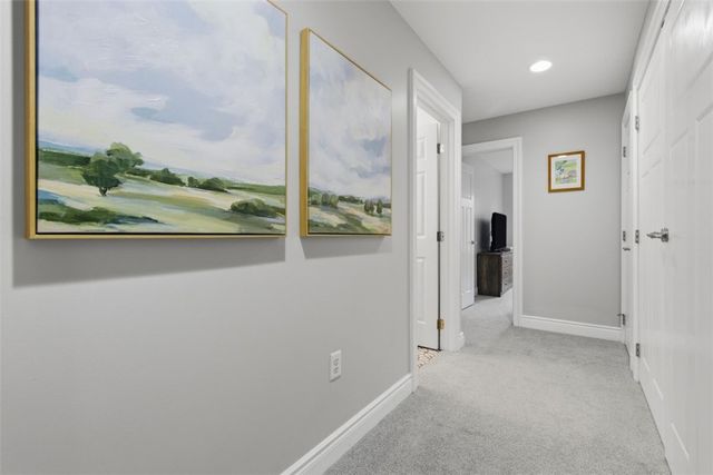 154 Sweetbriar Village Trl, Mt Washington, PA 15211