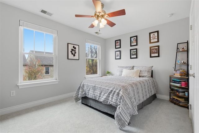 154 Sweetbriar Village Trl, Mt Washington, PA 15211