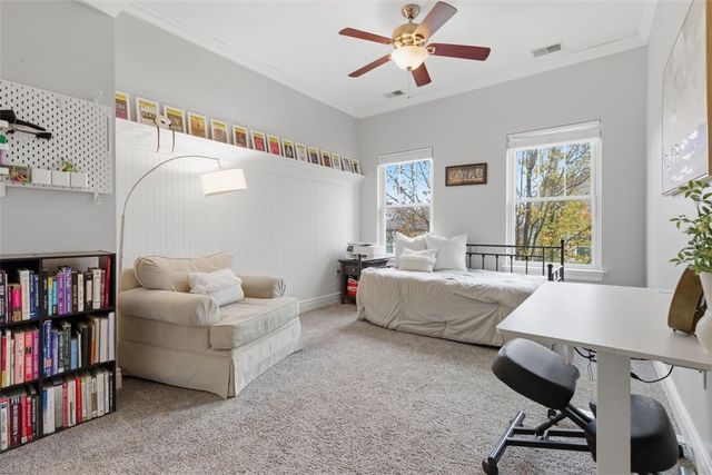 154 Sweetbriar Village Trl, Mt Washington, PA 15211